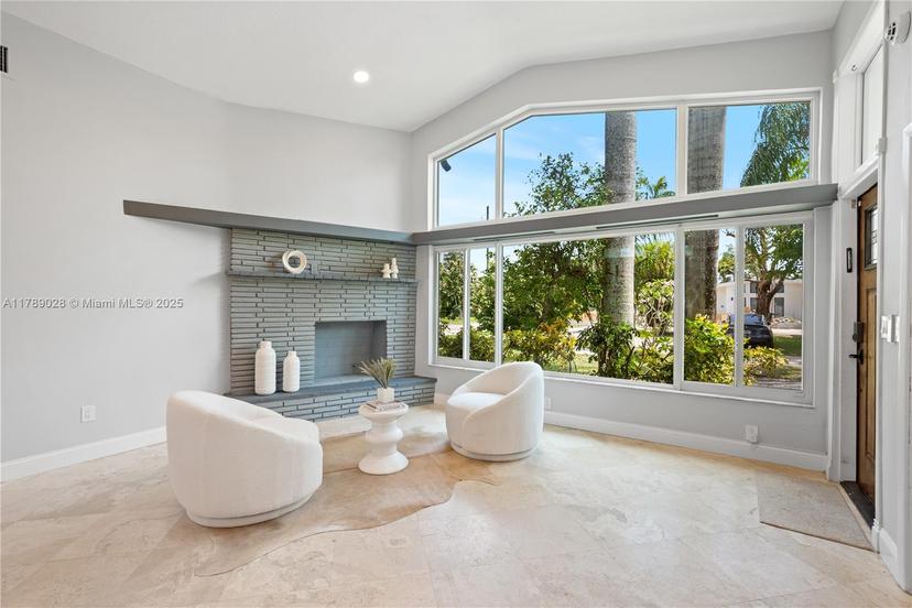 Picture of 2555 NE 200Th St, Miami FL 33180