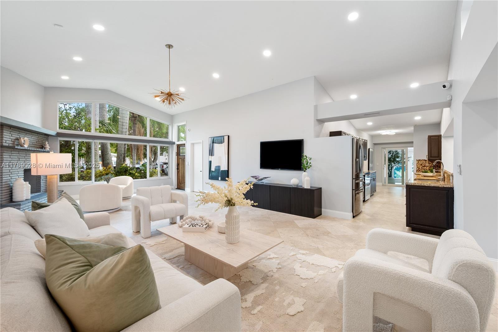 Picture of 2555 NE 200Th St, Miami, FL 33180