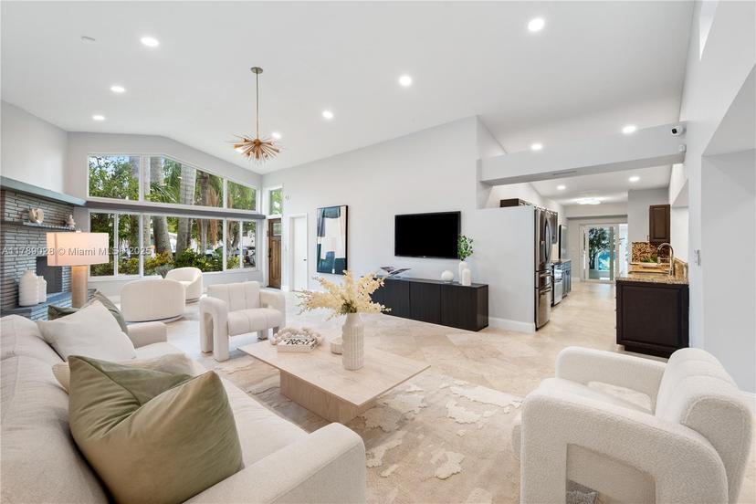 Picture of 2555 NE 200Th St, Miami FL 33180