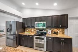 Picture of 2555 NE 200Th St, Miami, FL 33180