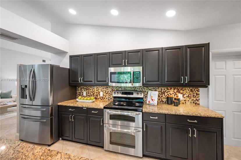 Picture of 2555 NE 200Th St, Miami FL 33180