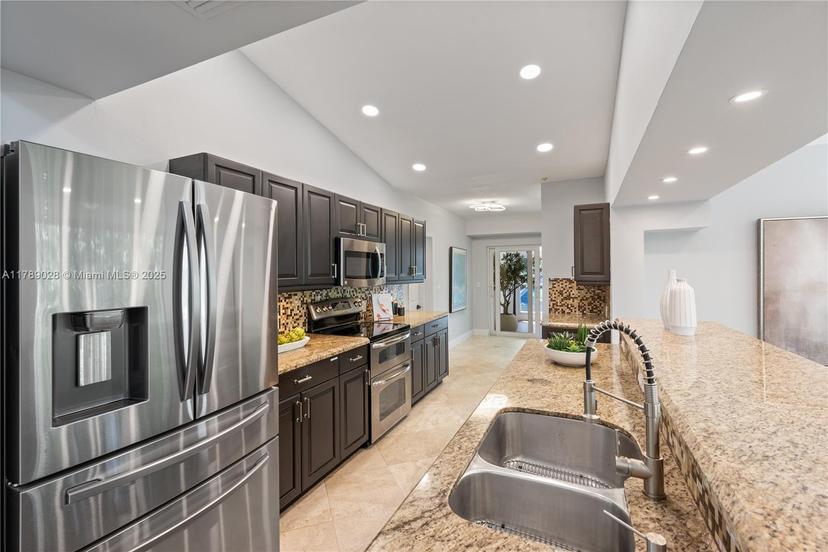 Picture of 2555 NE 200Th St, Miami FL 33180