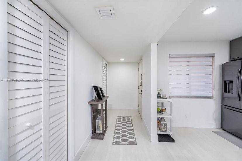Picture of 413 Lakeview Dr # 103, Weston FL 33326