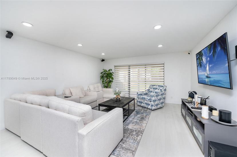 Picture of 413 Lakeview Dr # 103, Weston FL 33326