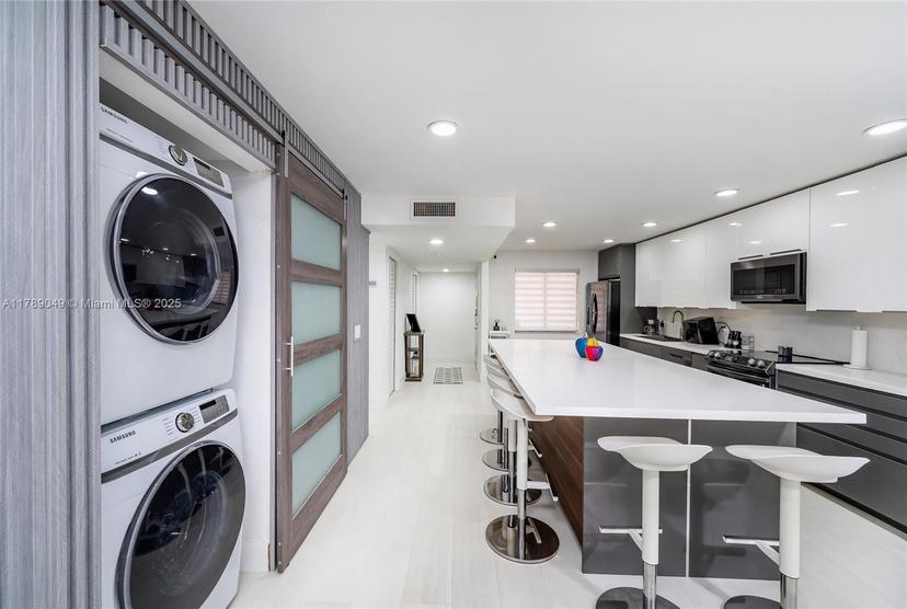 Picture of 413 Lakeview Dr # 103, Weston FL 33326