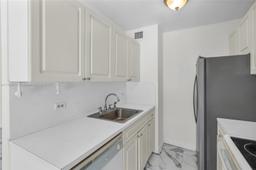 Picture of 1405 Miami Rd # 5, Fort Lauderdale, FL 33316