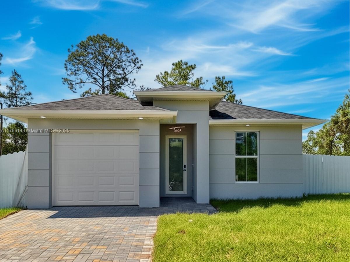 Picture of 924 Berg St E, Lehigh Acres, FL 33974