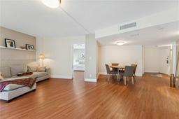 Picture of 3101 N Country Club Dr # 102, Aventura, FL 33180
