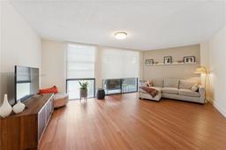 Picture of 3101 N Country Club Dr # 102, Aventura, FL 33180