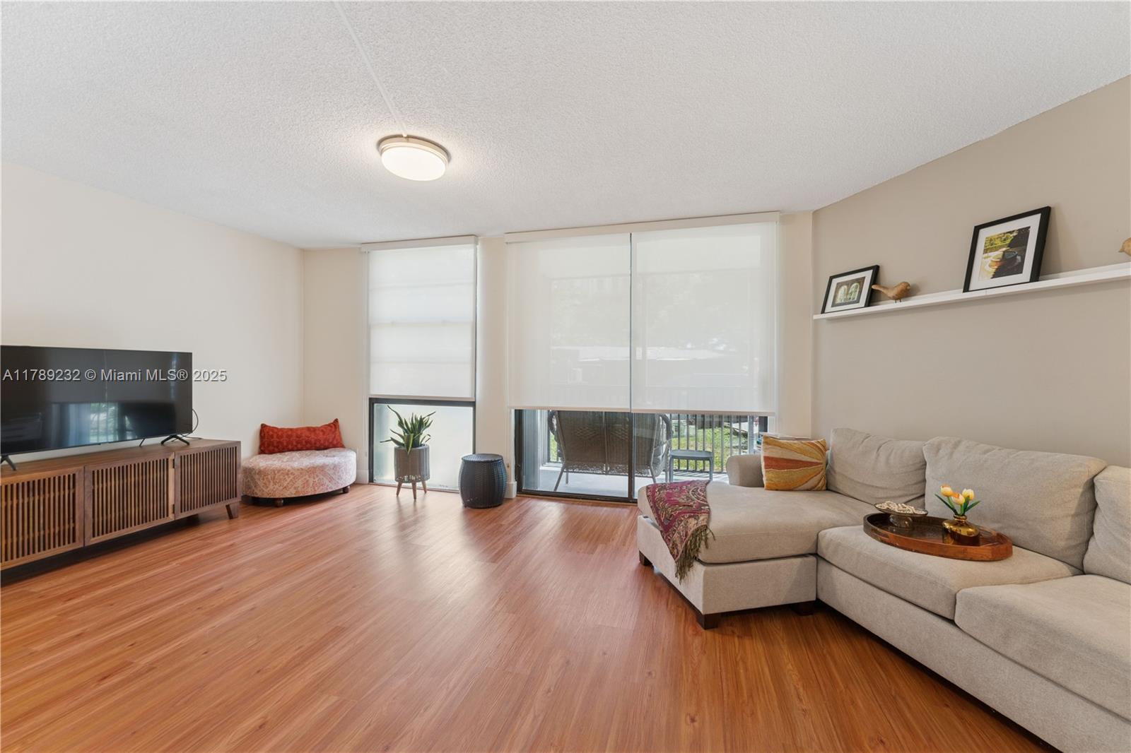 Picture of 3101 N Country Club Dr # 102, Aventura, FL 33180