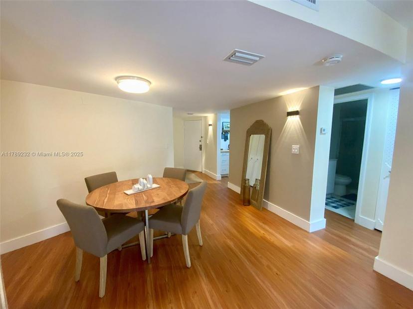 Picture of 3101 N Country Club Dr # 102, Aventura FL 33180