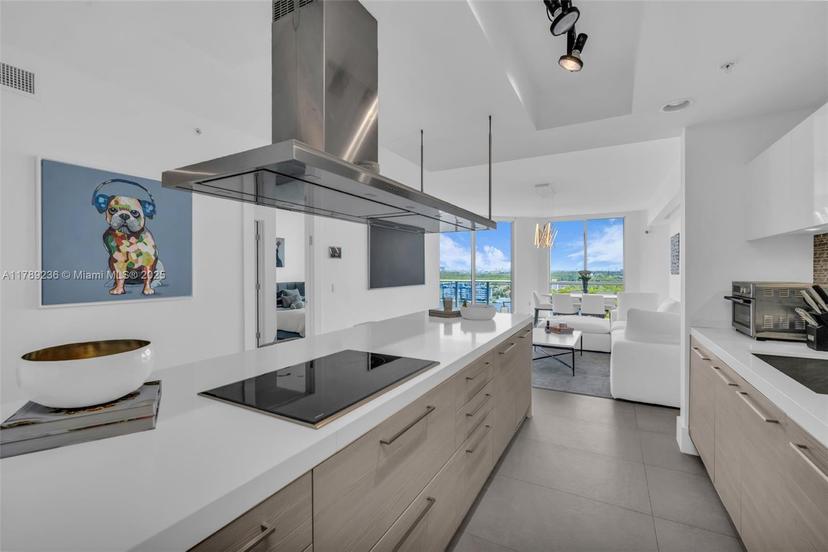 Picture of 17111 Biscayne Blvd # 1406, North Miami Beach FL 33160