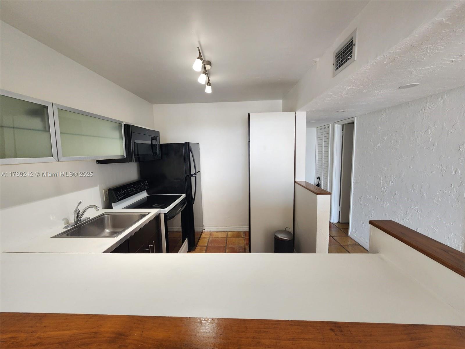 Picture of 1228 West Ave # 909, Miami Beach, FL 33139