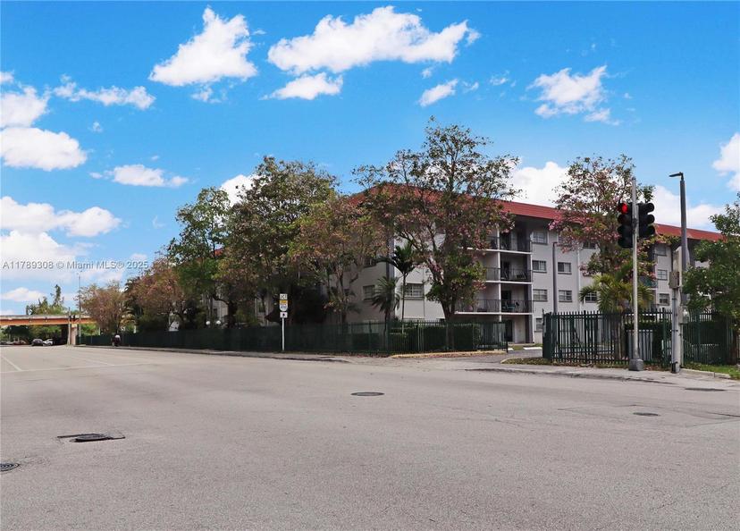 Picture of 8101 SW 72Nd Ave # 304W, Miami FL 33143