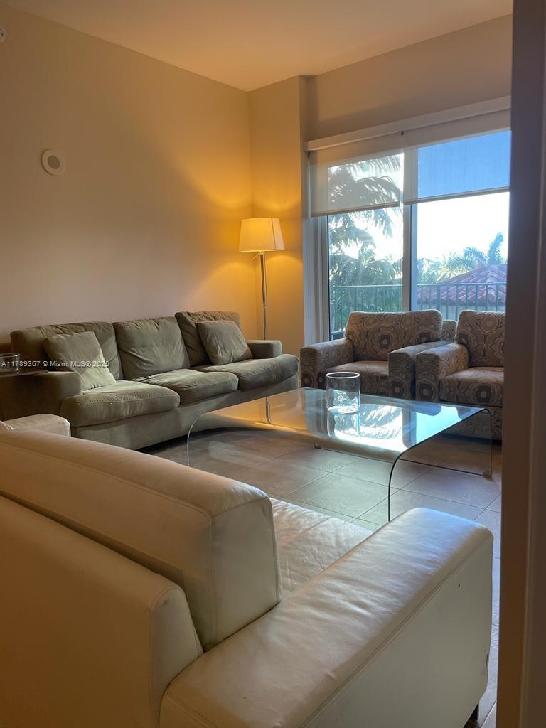 Picture of 20000 E Country Club Dr # 405, Aventura FL 33180