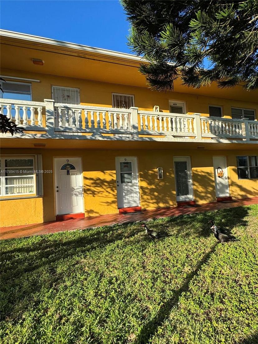 Picture of 115 NE 202Nd Ter # M24, Miami Gardens FL 33179