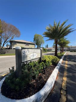 Picture of 1053 NW 107Th Ave, Pembroke Pines, FL 33026
