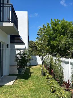Picture of 900 SW 24Th Rd, Miami, FL 33129