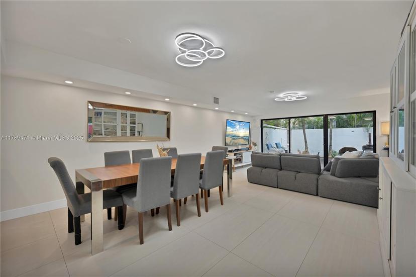 Picture of 3510 Magellan Cir # 726, Aventura FL 33180