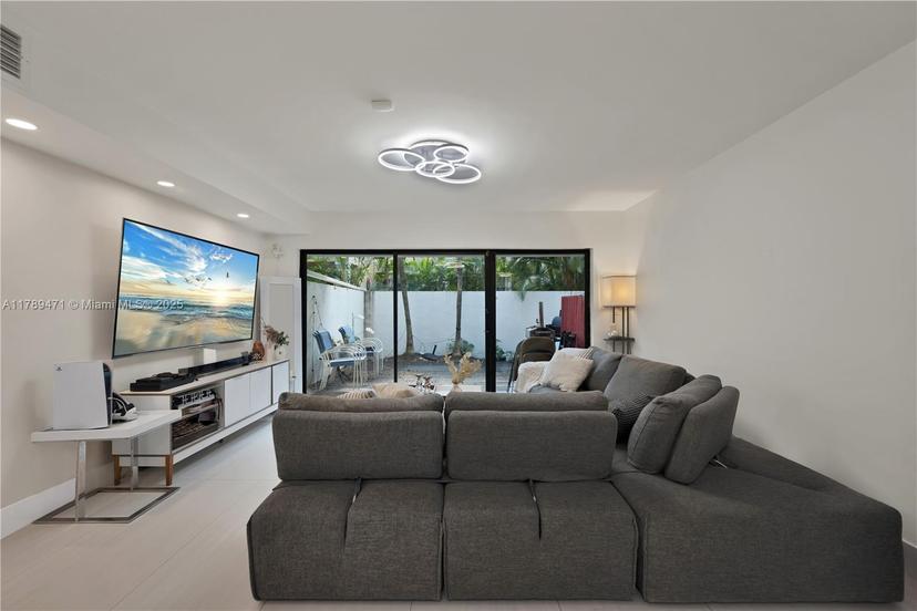 Picture of 3510 Magellan Cir # 726, Aventura FL 33180