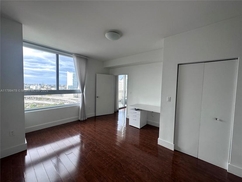Picture of 90 SW 3Rd St # 2010, Miami FL 33130
