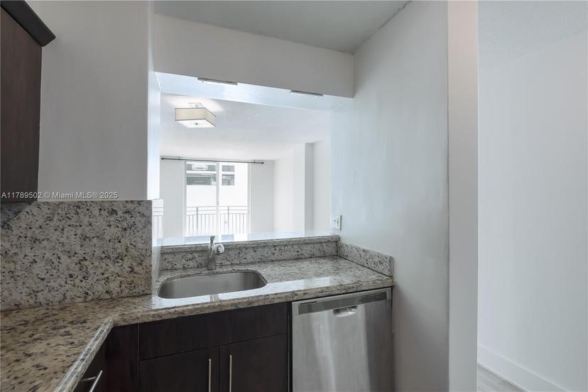 Picture of 501 SW 1St St # 307, Miami FL 33130