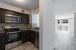 Picture of 501 SW 1St St # 307, Miami, FL 33130