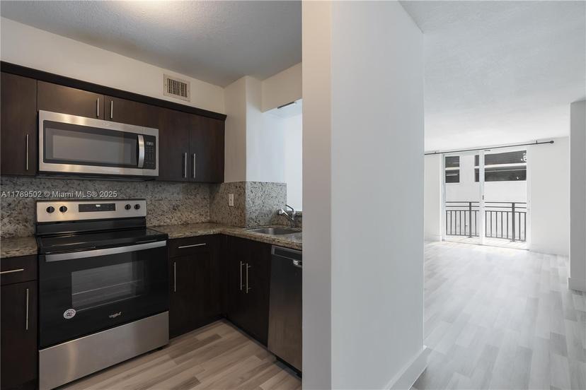 Picture of 501 SW 1St St # 307, Miami FL 33130