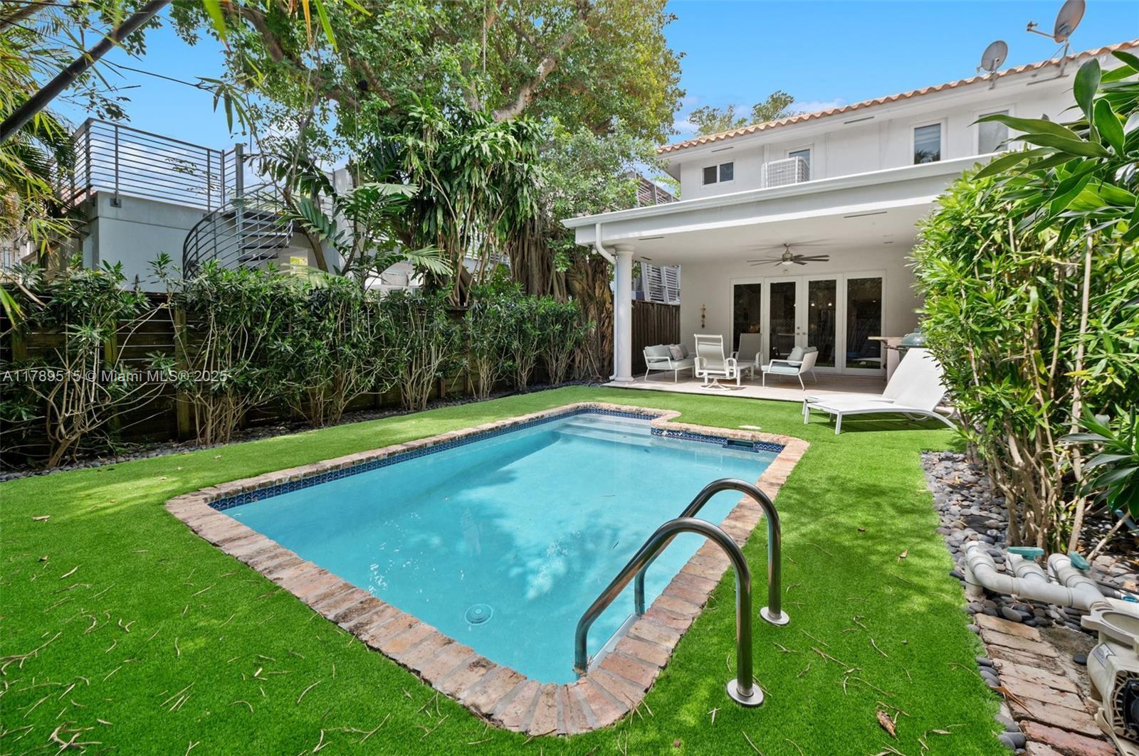 Picture of 3169 Mary St # 2, Coconut Grove, FL 33133