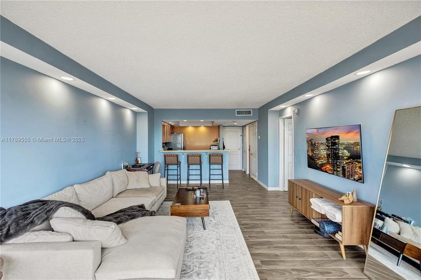 Picture of 3625 N Country Club Dr # 2505, Aventura FL 33180