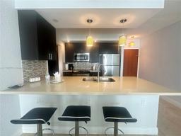 Picture of 3801 S Ocean Dr # 5Y, Hollywood, FL 33019