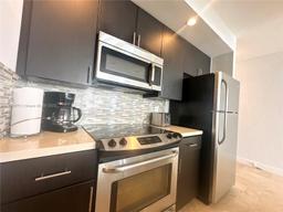 Picture of 3801 S Ocean Dr # 5Y, Hollywood, FL 33019