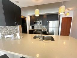 Picture of 3801 S Ocean Dr # 5Y, Hollywood, FL 33019