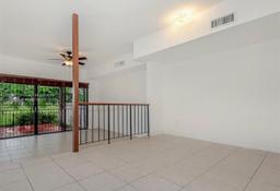 Picture of 717 NW 105Th Pl # C2, Miami, FL 33172