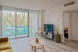 Picture of 4001 S Ocean Dr # 2C, Hollywood, FL 33019