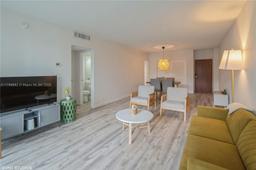 Picture of 4001 S Ocean Dr # 2C, Hollywood, FL 33019