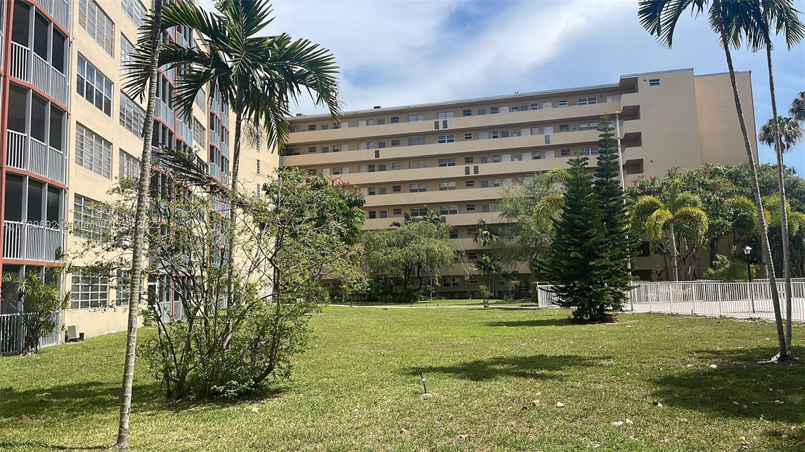 Picture of 1750 NE 191St St # 2, Miami, FL 33179
