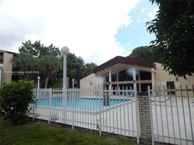 Picture of 14601 N Kendall Dr # 304K, Miami FL 33186