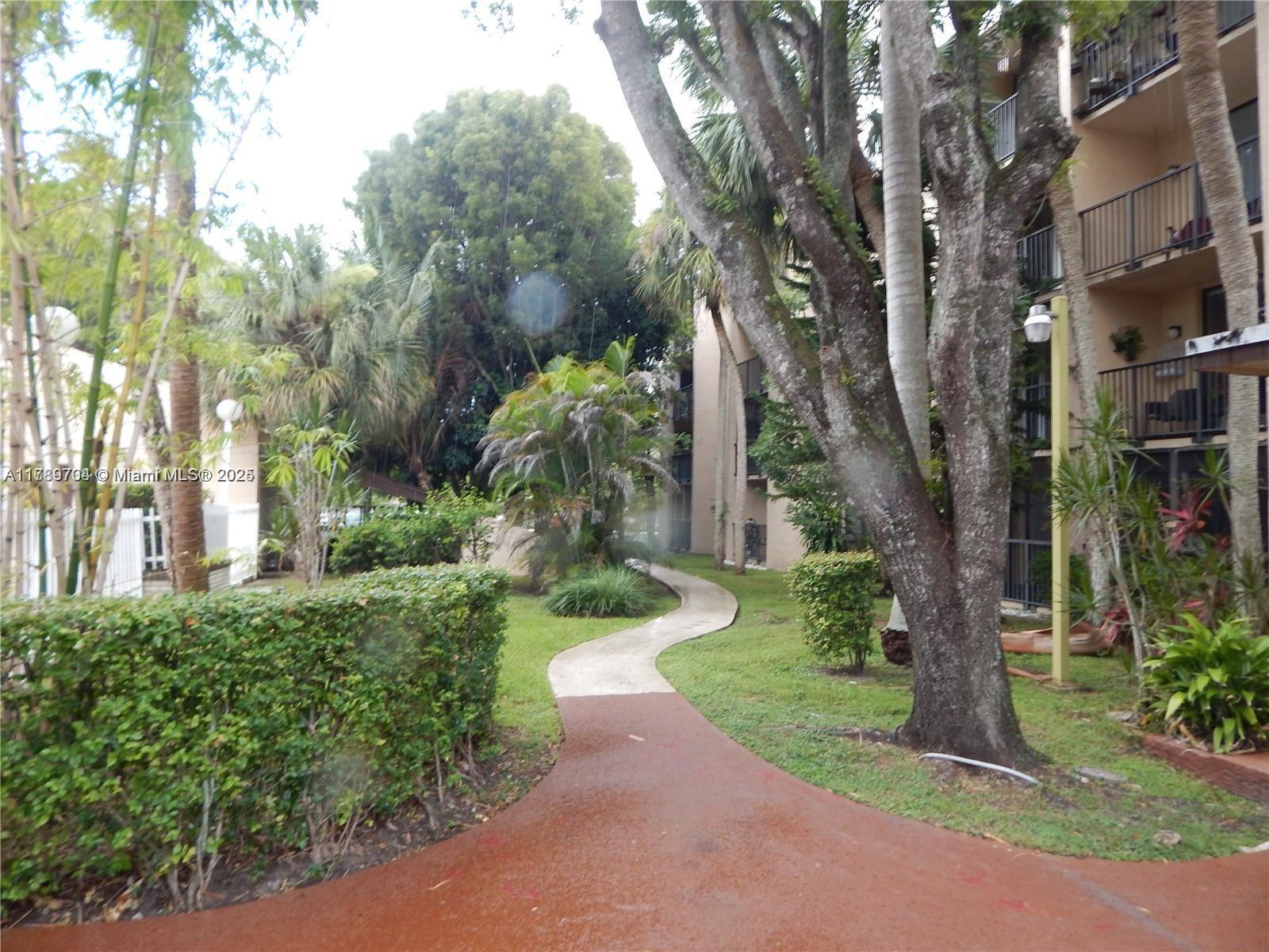 Picture of 14601 N Kendall Dr # 304K, Miami, FL 33186