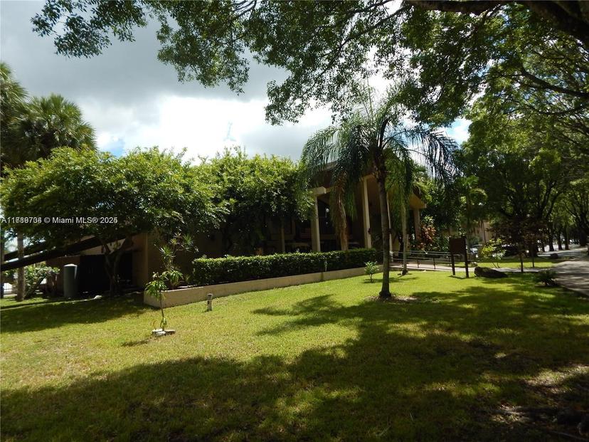 Picture of 14601 N Kendall Dr # 304K, Miami FL 33186