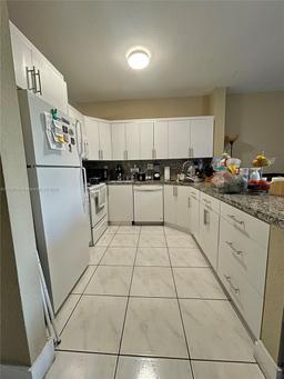 Picture of 6940 NW 179Th St # 7, Hialeah, FL 33015