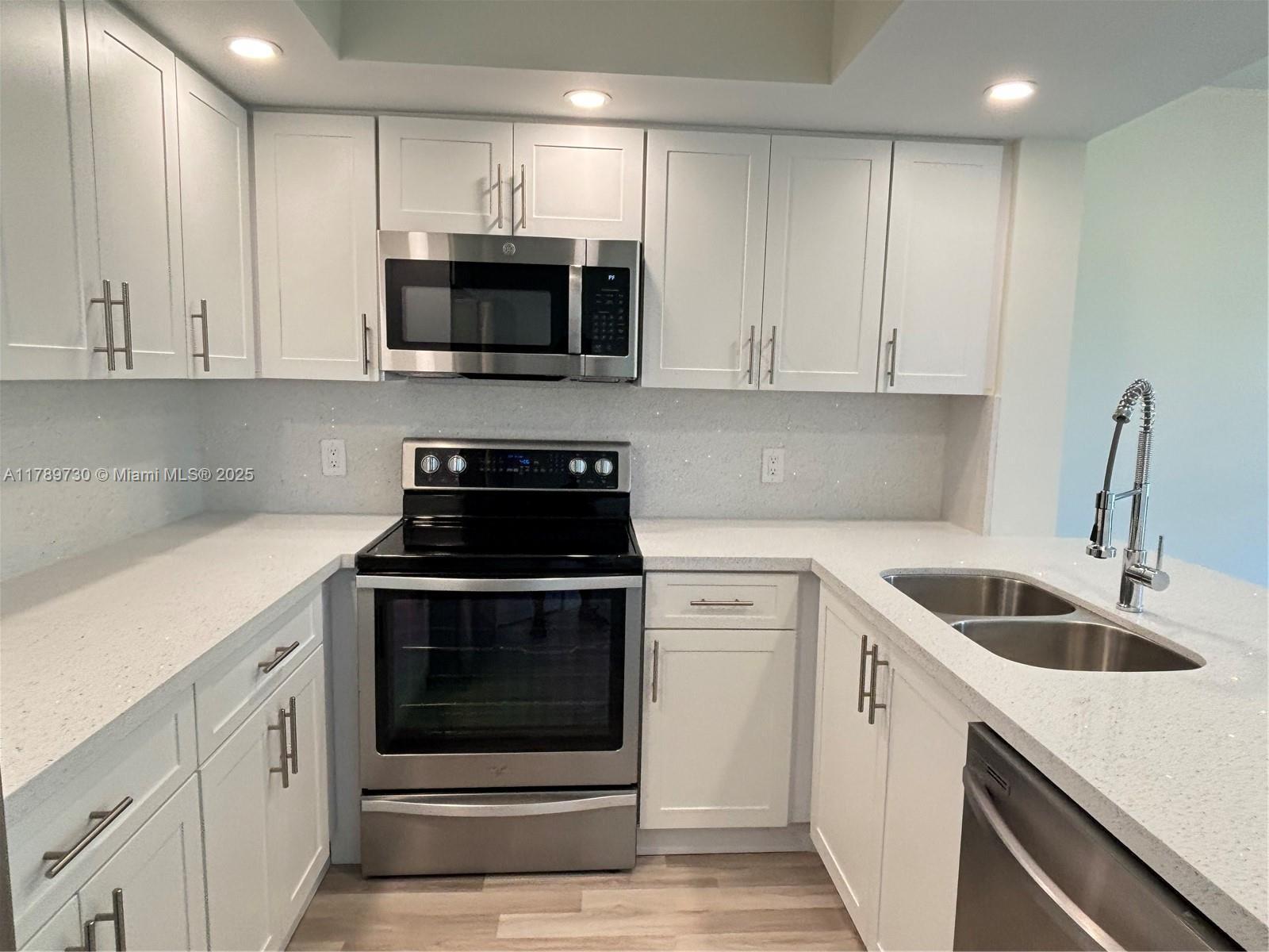 Picture of 100 SW 130Th Ter # 303C, Pembroke Pines, FL 33027