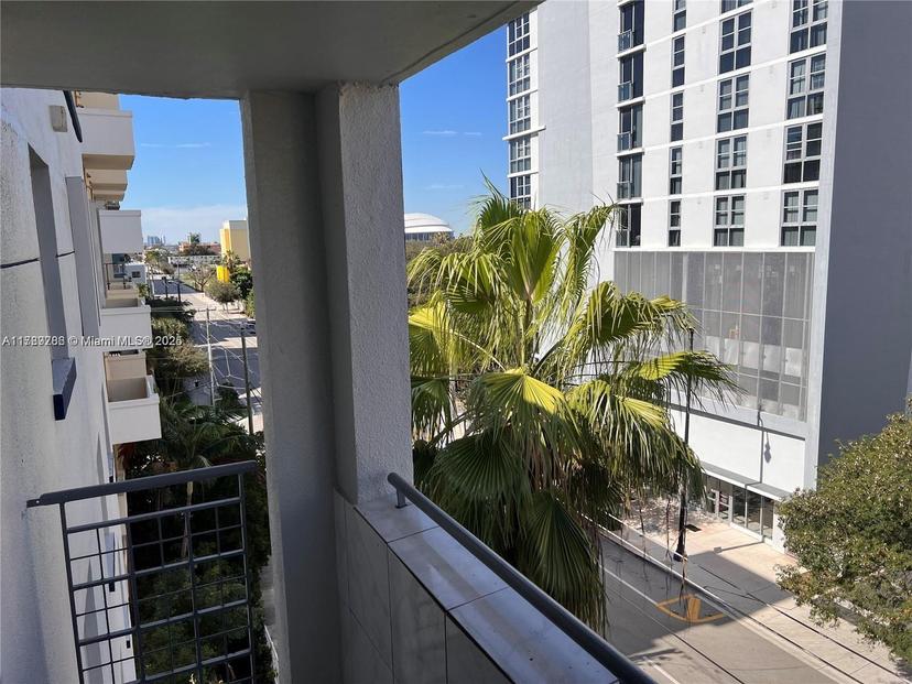 Picture of 546 SW 1St St # 611, Miami FL 33130