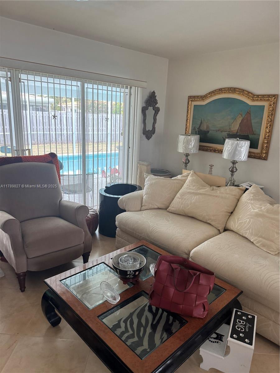Picture of 1011 SE 12Th Ave, Deerfield Beach, FL 33441