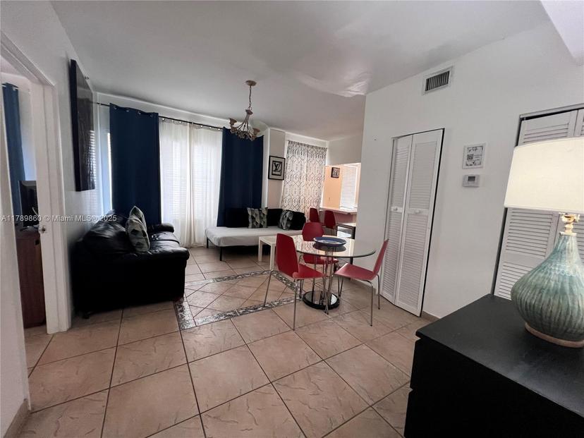 Picture of 918 Ocean Dr # 302, Miami Beach FL 33139