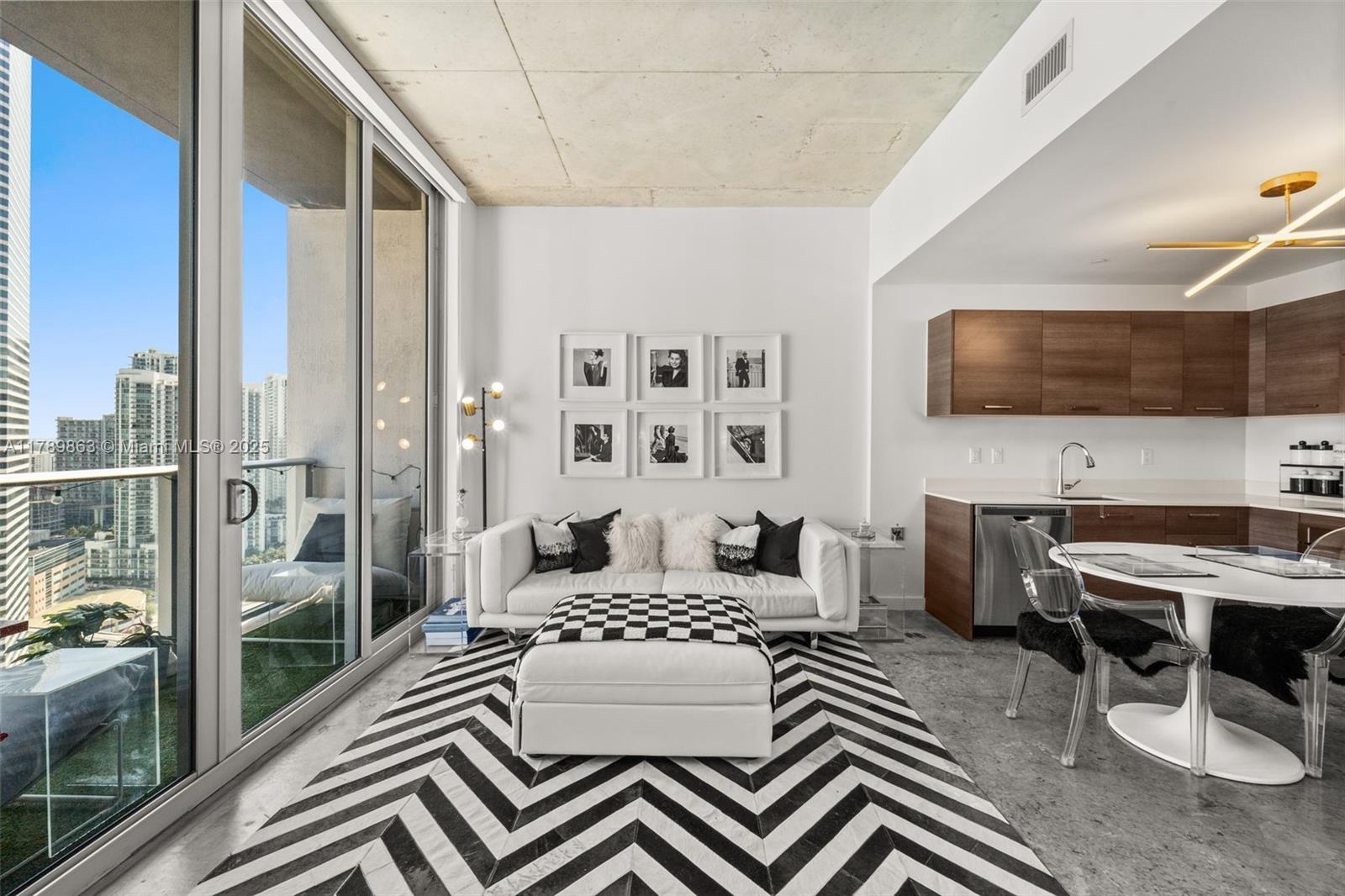 Picture of 151 SE 1St St # 2809, Miami, FL 33131