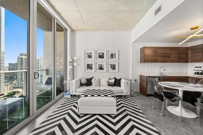 Picture of 151 SE 1St St # 2809, Miami FL 33131