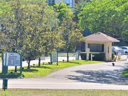 Picture of 7080 Environ Blvd # 424, Lauderhill, FL 33319