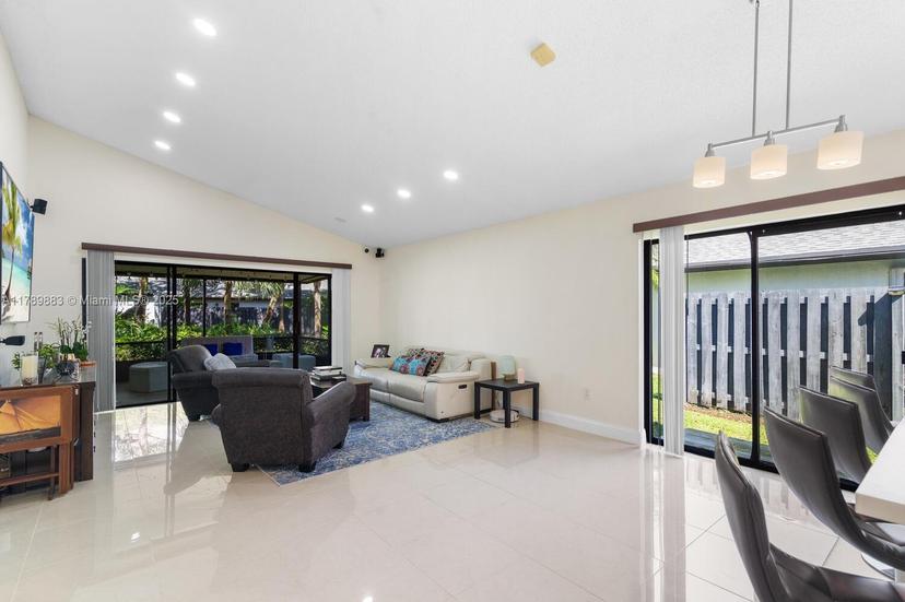 Picture of 371 Fairway Cir # 56, Weston FL 33326