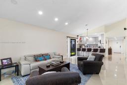 Picture of 371 Fairway Cir # 56, Weston, FL 33326
